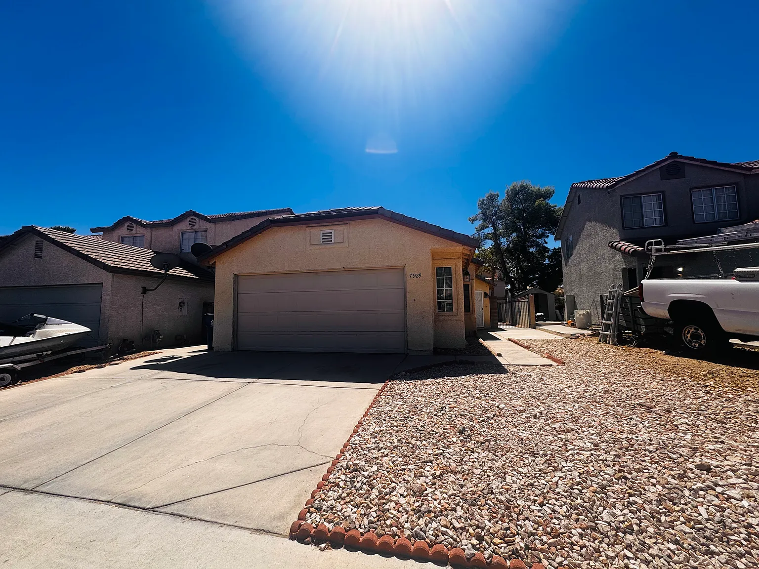 3 bed, 1141 sqft, $2,050 — Photo 1