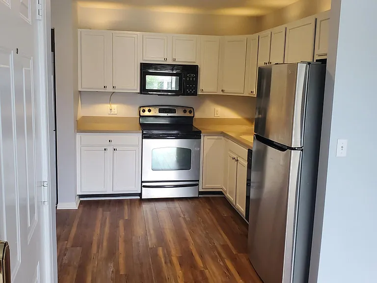1508 Marion Quimby Dr #8 — Photo 3