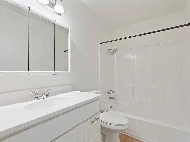 Elevate Apartments — Photo 26