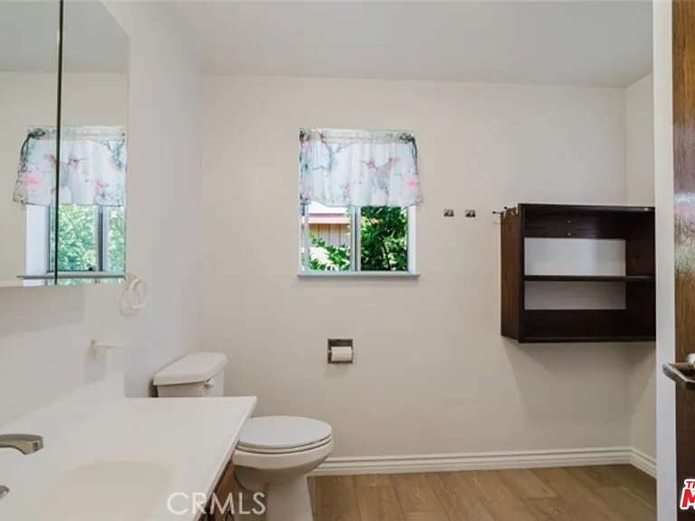 609 Alexander St — Photo 6