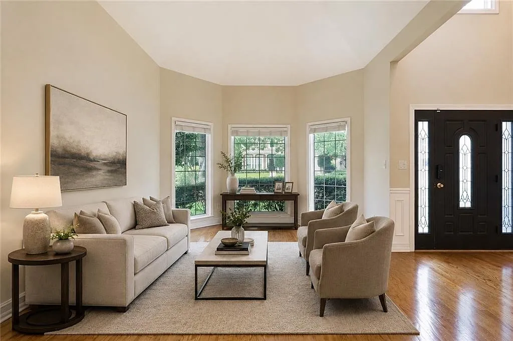 3 bed, 2.5 bath, 2500 sqft, $3,700 — Photo 3
