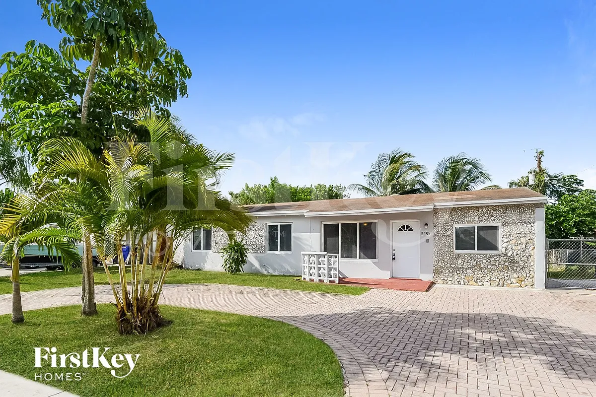 Building Photo - 6820 SW 16th Ct