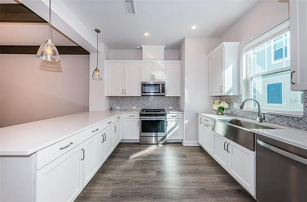 3 bed, 3.5 bath, 1941 sqft, $4,600 — Photo 4