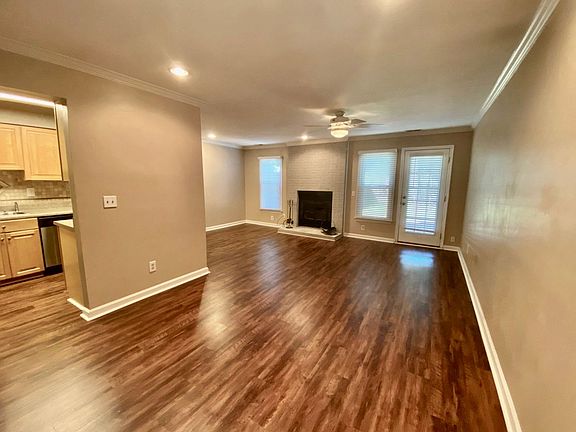 3rd image of 917 Wildwood Square Ct