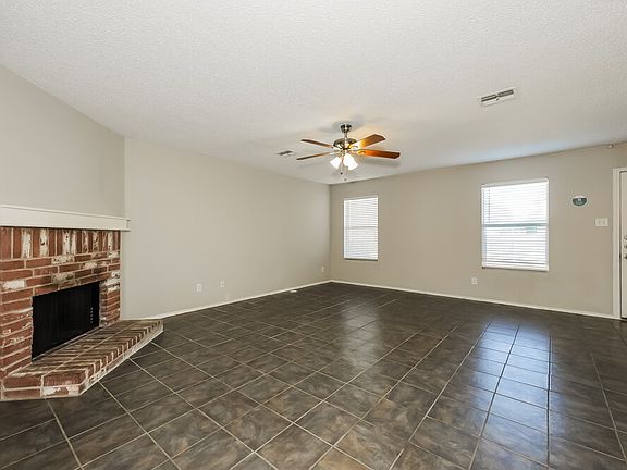 4th image of 2404 Faircrest Dr