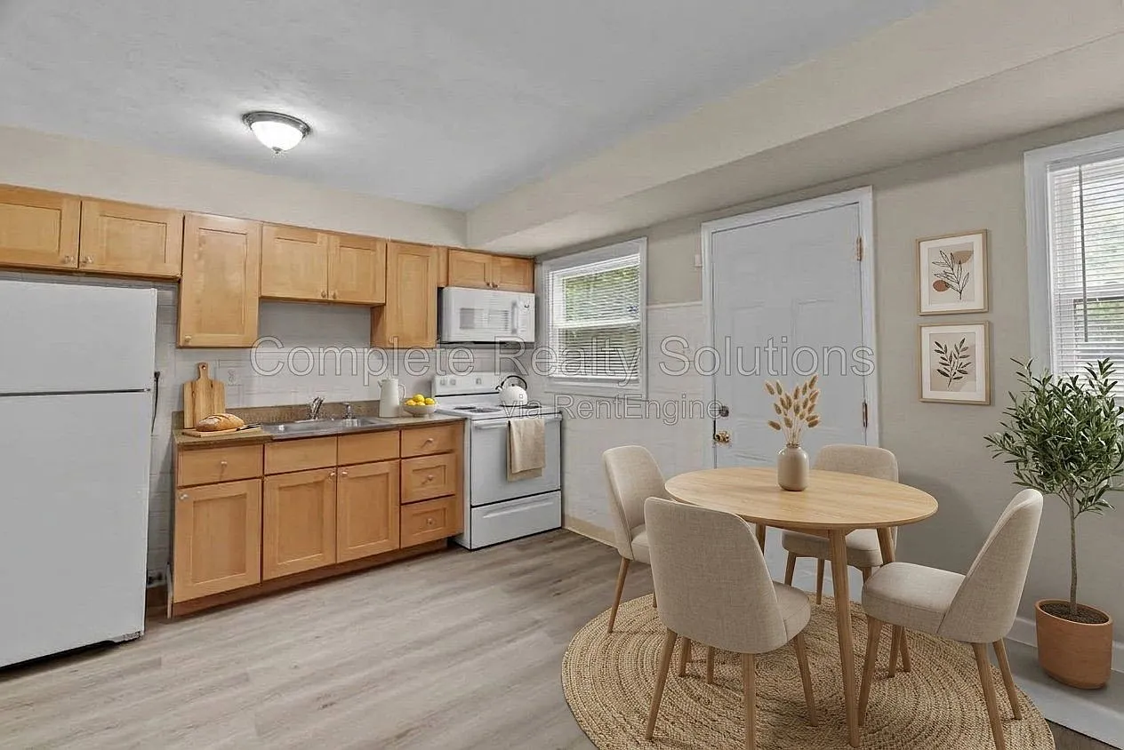3 bed, 1.0 bath, 842 sqft, $1,100 — Photo 2