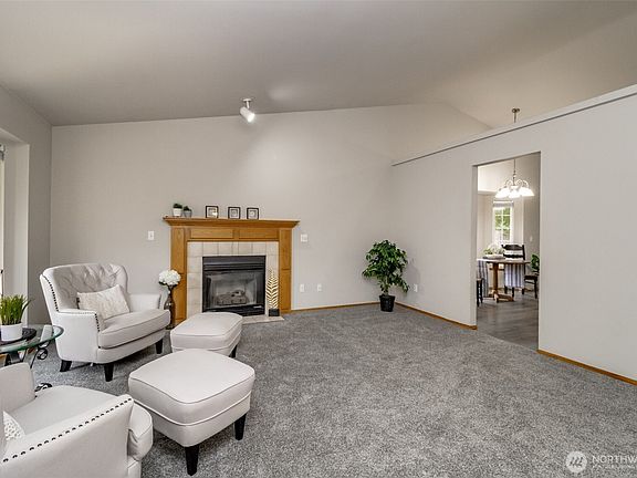 5th image of 2410 19th Street Pl SE