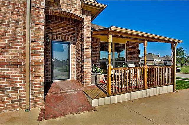 1st image of 604 S Hillcrest Court Ln