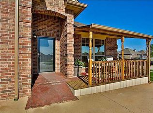 604 S Hillcrest Court Ln, Mustang, OK 73064