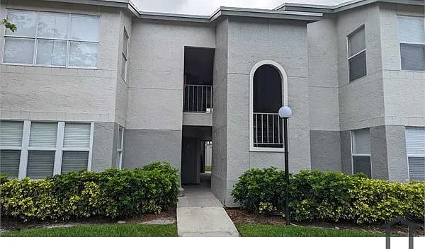 2 bed, 1042 sqft, $2,100 — Photo 2