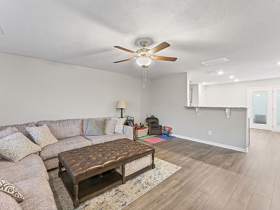 4th image of 4009 Utica St