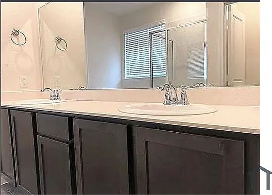 4 bed, 2233 sqft, $2,100 — Photo 3