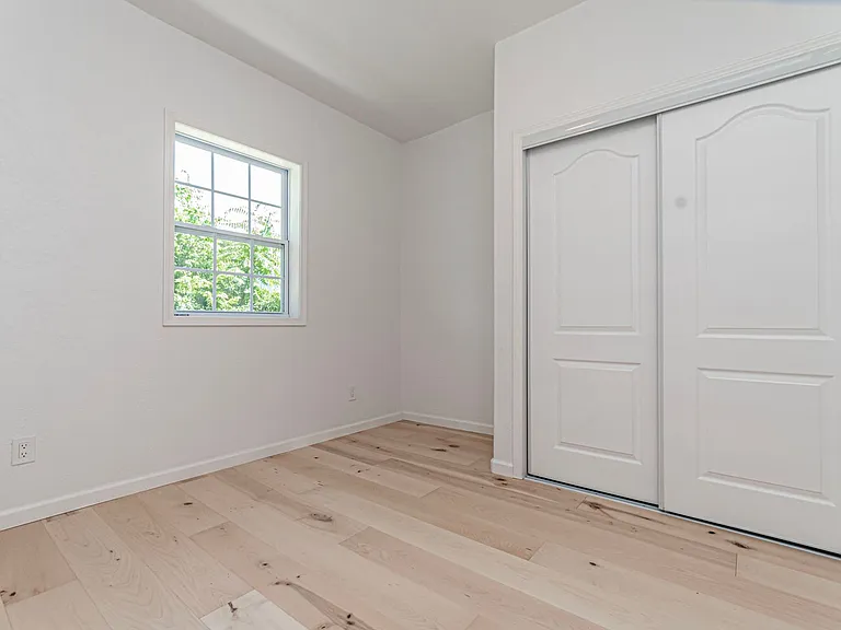829 Broadway Ave — Photo 28