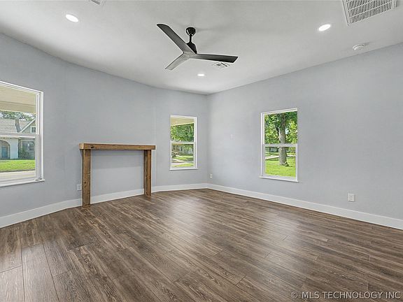 4th image of 1204 N Wyandotte Ave
