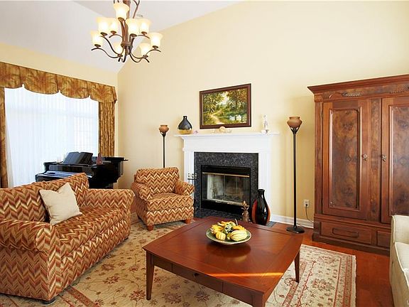 4th image of 23 Clearwater Dr