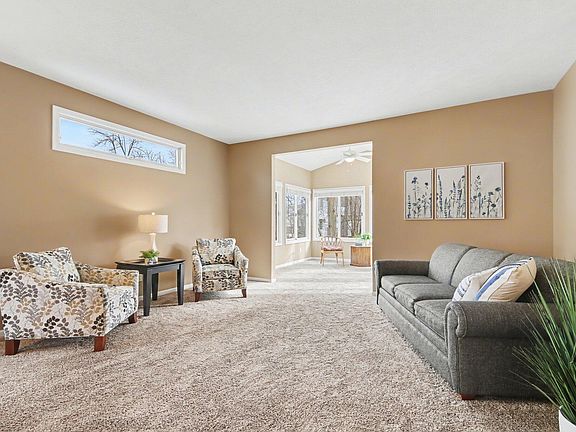 5th image of 1102 Barrington NW