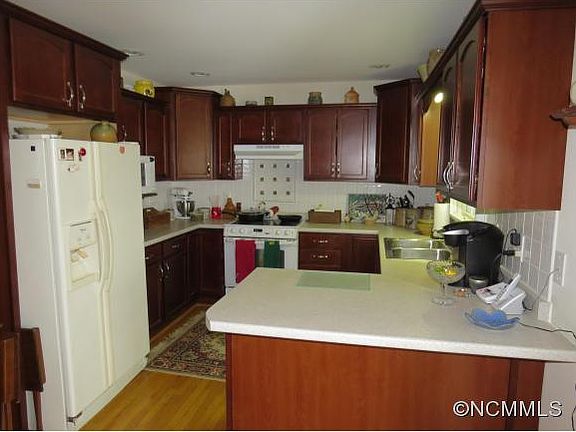5th image of 131 Savannah St