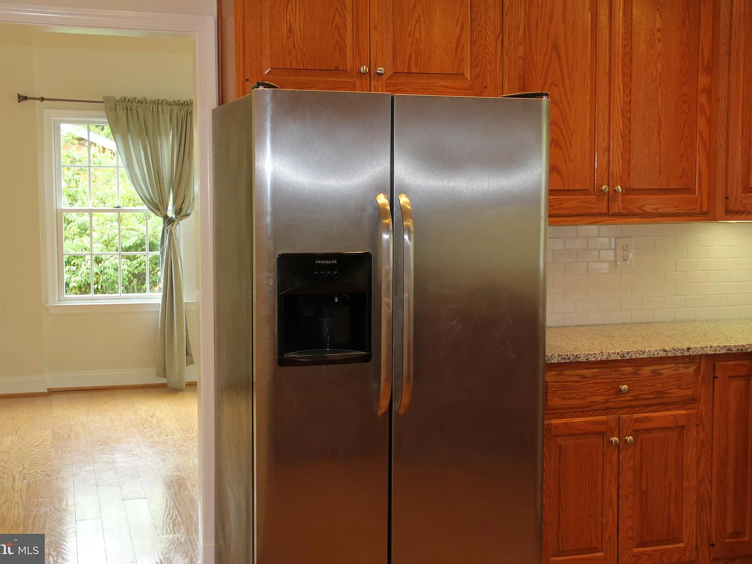 5 bed, 2000 sqft, $5,250 — Photo 4