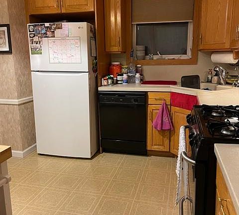 3rd image of 26 Berry Ave Floor 1