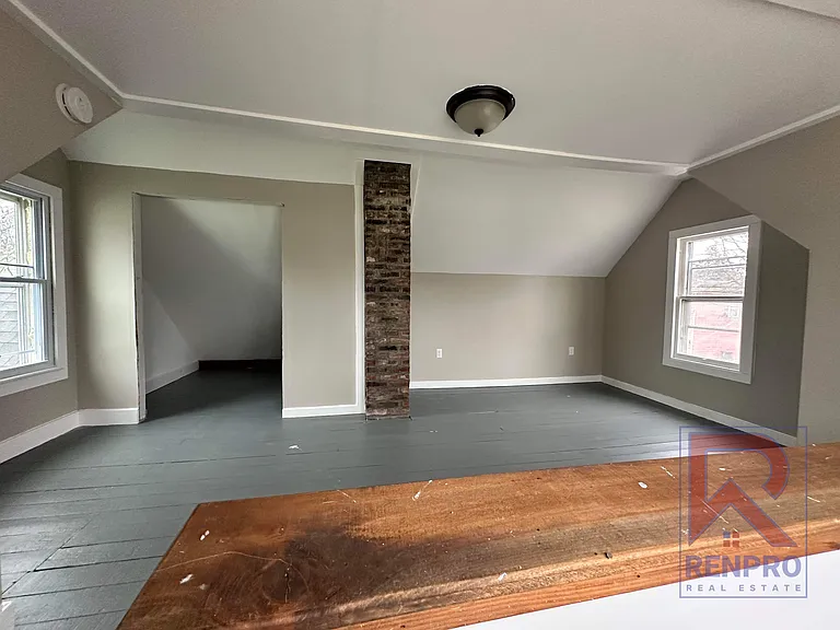 145 Osborne St — Photo 8
