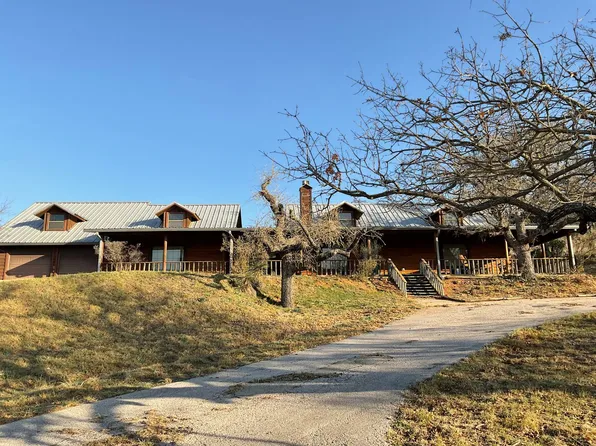 103 Beach Dr, Sunrise Beach, TX 78643