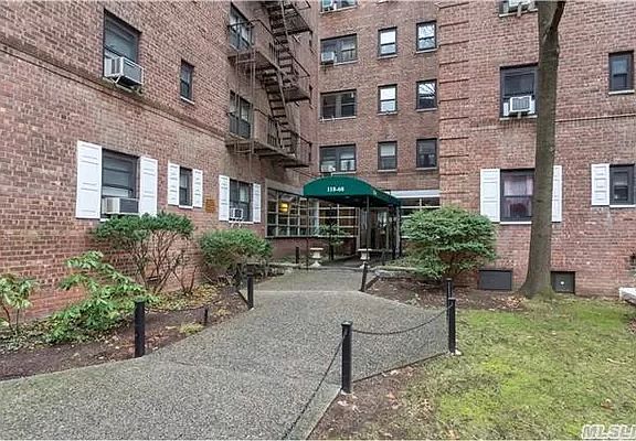 4th image of 11860 Metropolitan Ave APT 4E