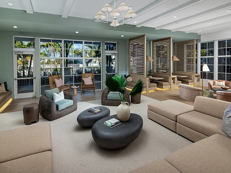 Marlowe Naples — Photo 20