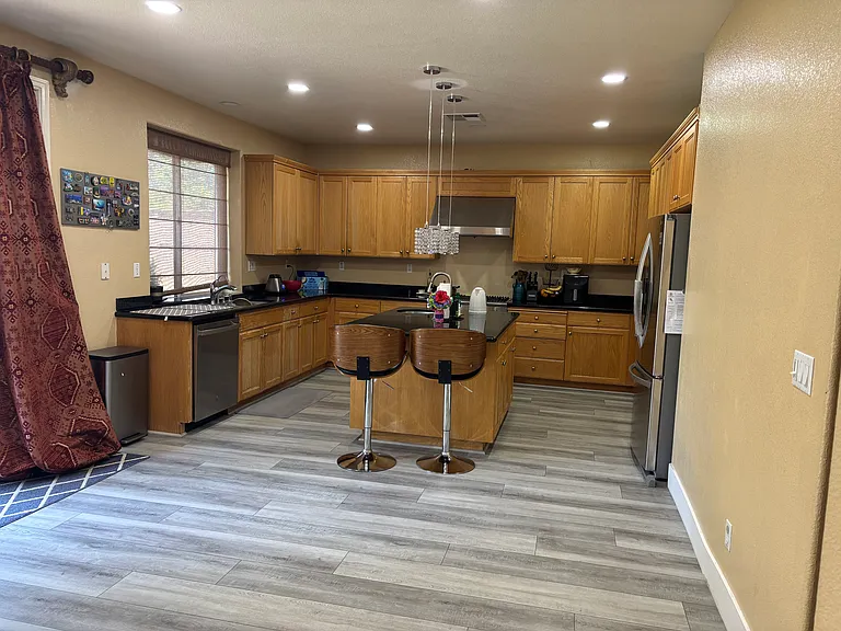 4800 Village Green Dr — Photo 9