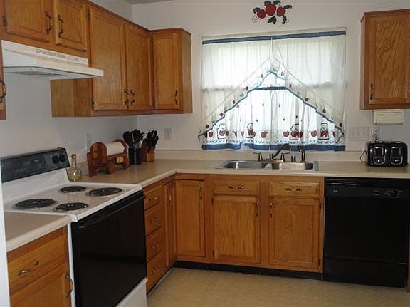 2nd image of 728 Lakefield Dr