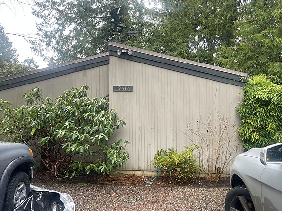 2nd image of 19616 NE 33rd Pl