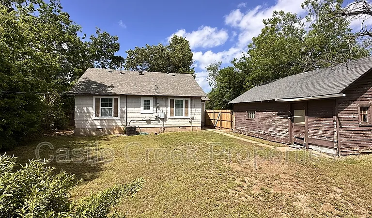 714 W Hurd St — Photo 4