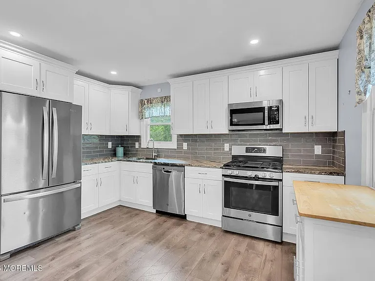 1600 Parkview Blvd — Photo 8