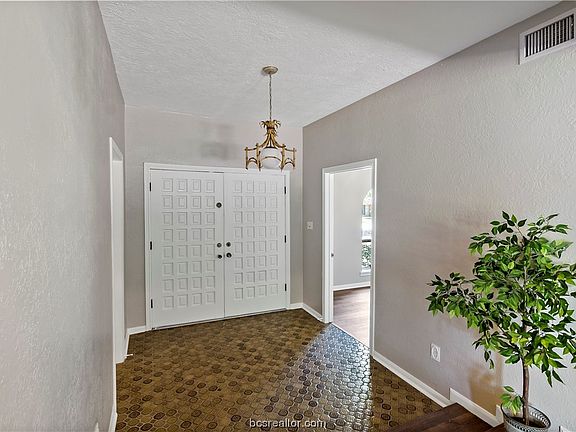 5th image of 2821 Cherry Creek Cir
