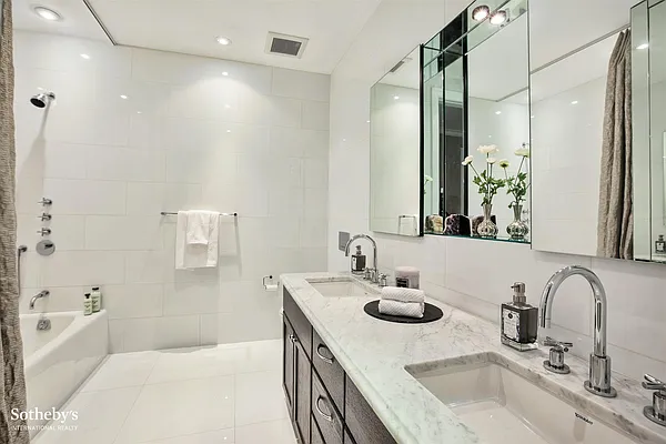 Sold by Sotheby's International Realty | media 11