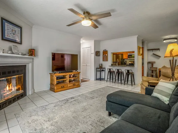 505 Oppenheimer Dr APT 811, Los Alamos, NM 87544