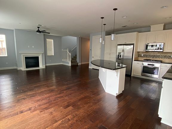 Open Floor - kitchen and Family Room with Dining Area on the side