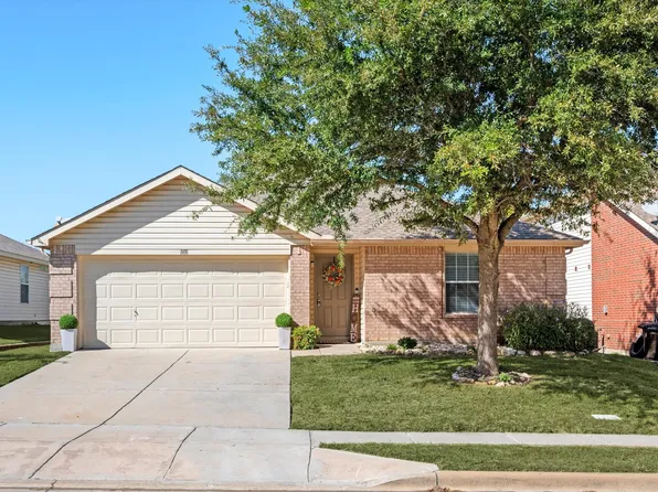 808 Poncho Ln, Fort Worth, TX 76107