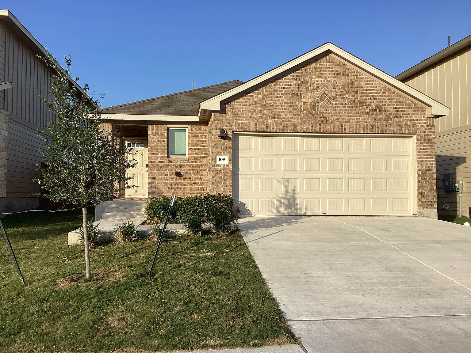 3 bed, 1440 sqft, $1,975 — Photo 2