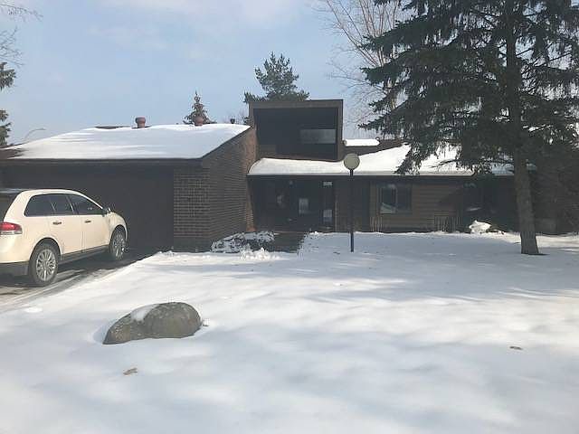1st image of 808 Fairway Cir