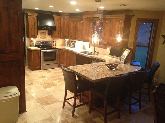 3rd image of 606 W Saratoga Dr