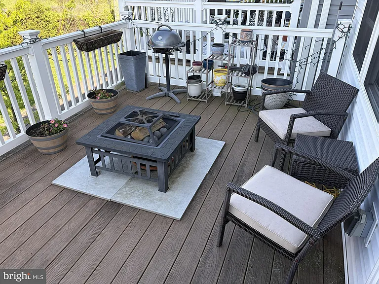 109 Almond Dr — Photo 32