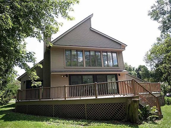 3rd image of 975 Kuebler Dr