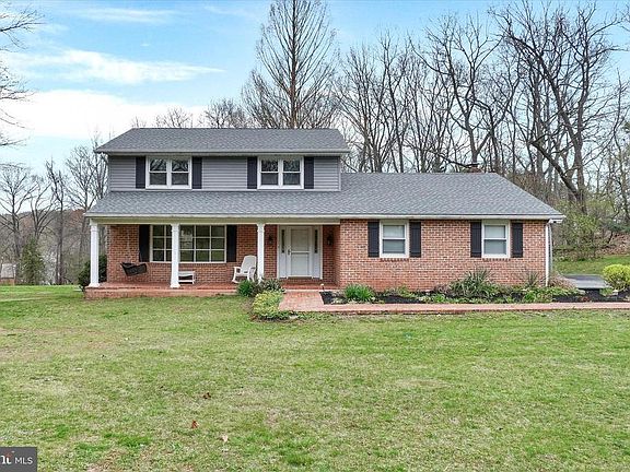 2nd image of 1440 Donna Ln
