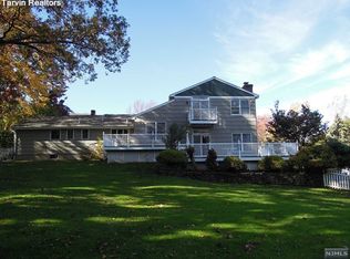 132 Dorothy Dr, North Haledon, NJ 07508
