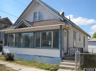 318 8th St, Evanston, WY 82930