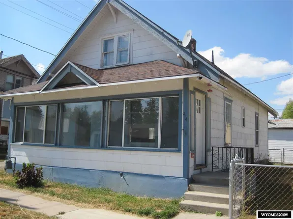 318 8th St, Evanston, WY 82930