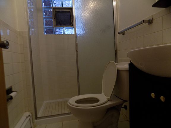 5th image of 7542 N Oakley Ave APT 3E