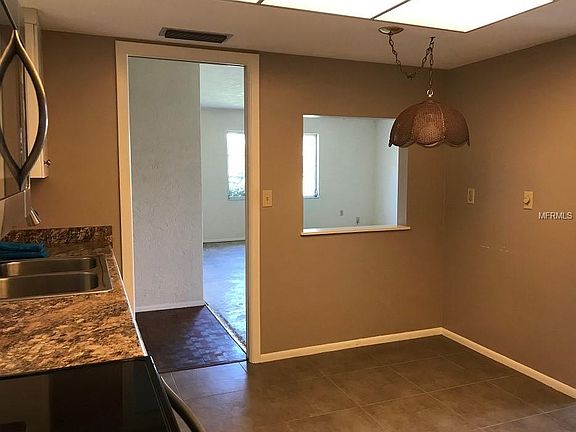 5th image of 3512 Medford Ln #1107