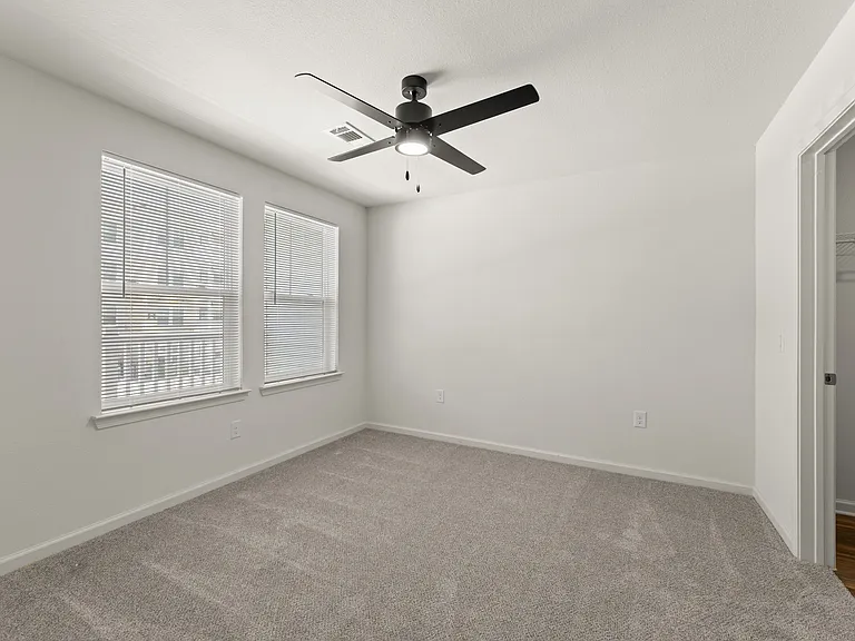 Cordova Apartments — Photo 26