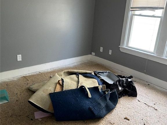 3rd image of 9907 Parkgate Ave